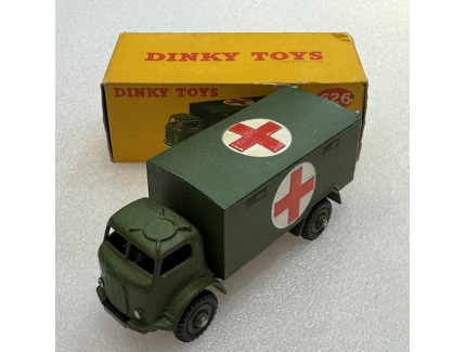 MILITARY AMBULANCE DINKY TOYS 1/43°
