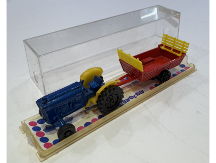 TRACTEUR+FOURRAGERE MAJORETTE 1/66