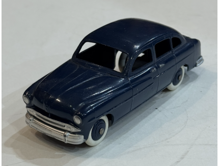 FORD VEDETTE DINKY 1/43