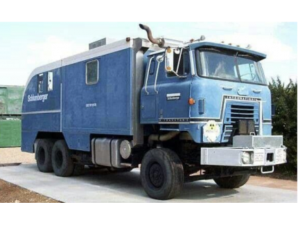 PRÉCOMMANDE DU CAMION SCHLUMBERGER CSU (INTERNATIONAL HARVESTER) MINIATURES LYON 1/32