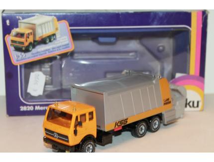 MERCEDES-BENZ CAMION POUBELLE SIKU 1/55°
