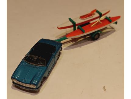 Peugeot 204 Cabriolet avec attelage Canoës - MAJORETTE 1/64