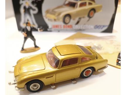 ASTON MARTIN DB5 ET FIGURINE JAMES BOND 007 CORGI 1/43