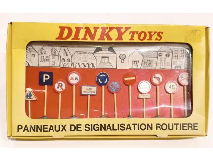 PANNEAUX DE SIGNALISATION ROUTIERE DINKY
