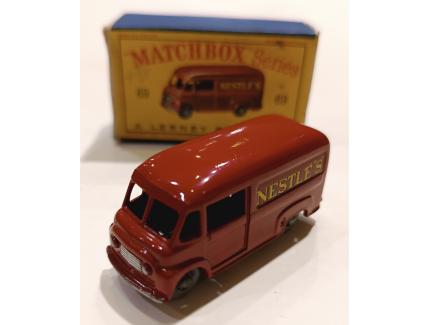 COMMER 30 CTW VAN NESTLE'S MATCHBOX 1/64