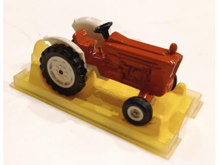 TRACTEUR ROUGE MAJORETTE 1/55