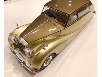 ROLLS ROYCE SILVER WRAITH EMPRESS BY HOOPER BROWN/GOLD 1956 MODELCAR 1/18
