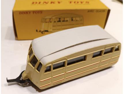 CARAVANE TOIT NON STRIE DINKY 1/43