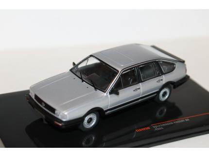 VOLKSWAGEN PASSAT B2 GRIS 1985 IXO 1/43°