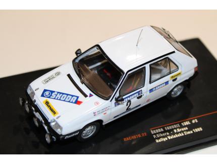 SKODA FAVORIT 136L N°2 RALLYE VALASSKA ZIMA 1989 IXO 1/43°