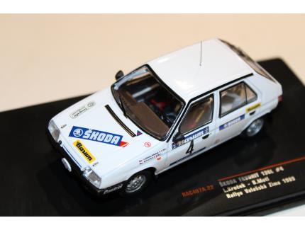 SKODA FAVORIT 136L N°4 RALLYE VALASSKA ZIMA 1989 IXO 1/43°