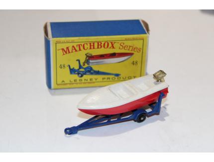 TRAILER WITH REMOVABLE SPORTS BOAT BLANC/ROUGE MATCHBOX 1/64°