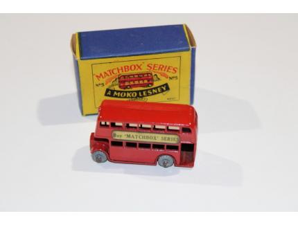 BUS ROUTEMASTER ROUGE -MATCHBOX 1/64