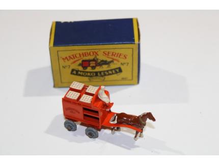 Chariot à lait tiré par des chevaux - MATCHBOX 1/64