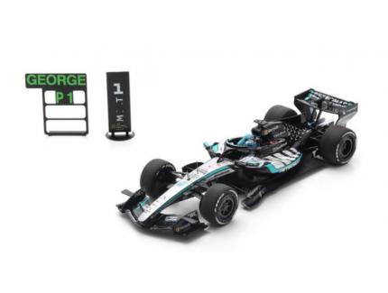 MERCEDES-AMG W17 N°63 Mercedes AMG Petronas F1 Team Vainqueur GP Australie 2026 George Russel avec Pit Board SPARK 1/43