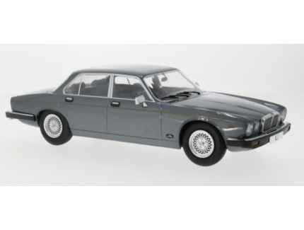 JAGUAR XJ MODEL CAR 1/18