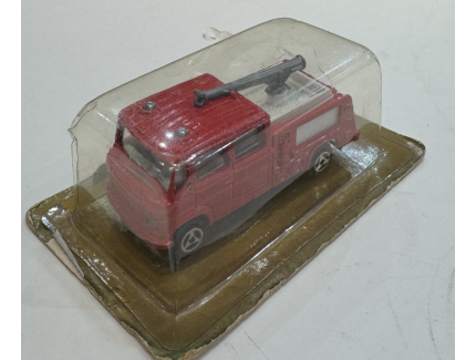CAMION MERCEDES BENZ POMPIER  MAJORETTE 1/64