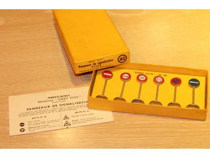 PANNEAUX DE SIGNALISATION DINKY TOYS