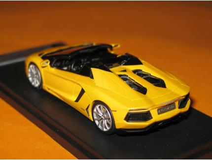 LAMBORGHINI AVENTADOR ROADSTER JAUNE 2013 LOOKSMART 1/43°