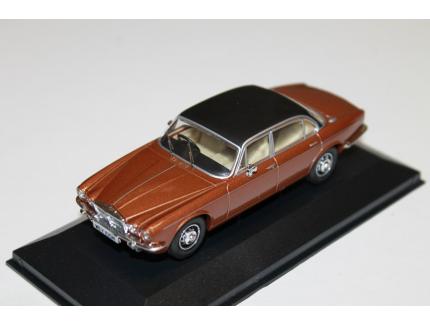 DAIMLER DOUBLE SIX SERIES 2 VANDEN PLAS MARRON VANGUARDS 1/43°