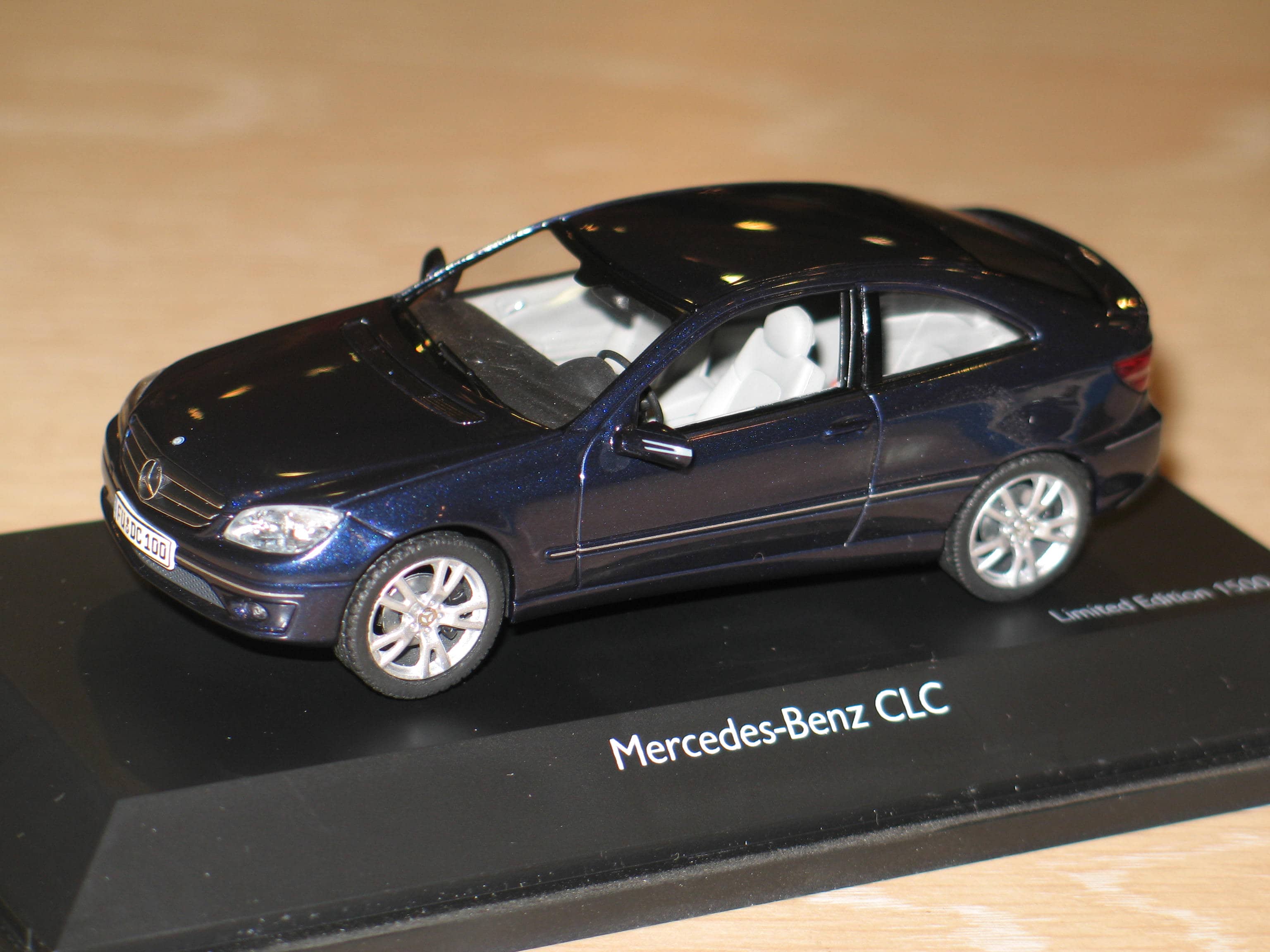MERCEDES CLC Gris Moyen SCHUCO 1:43 de reference