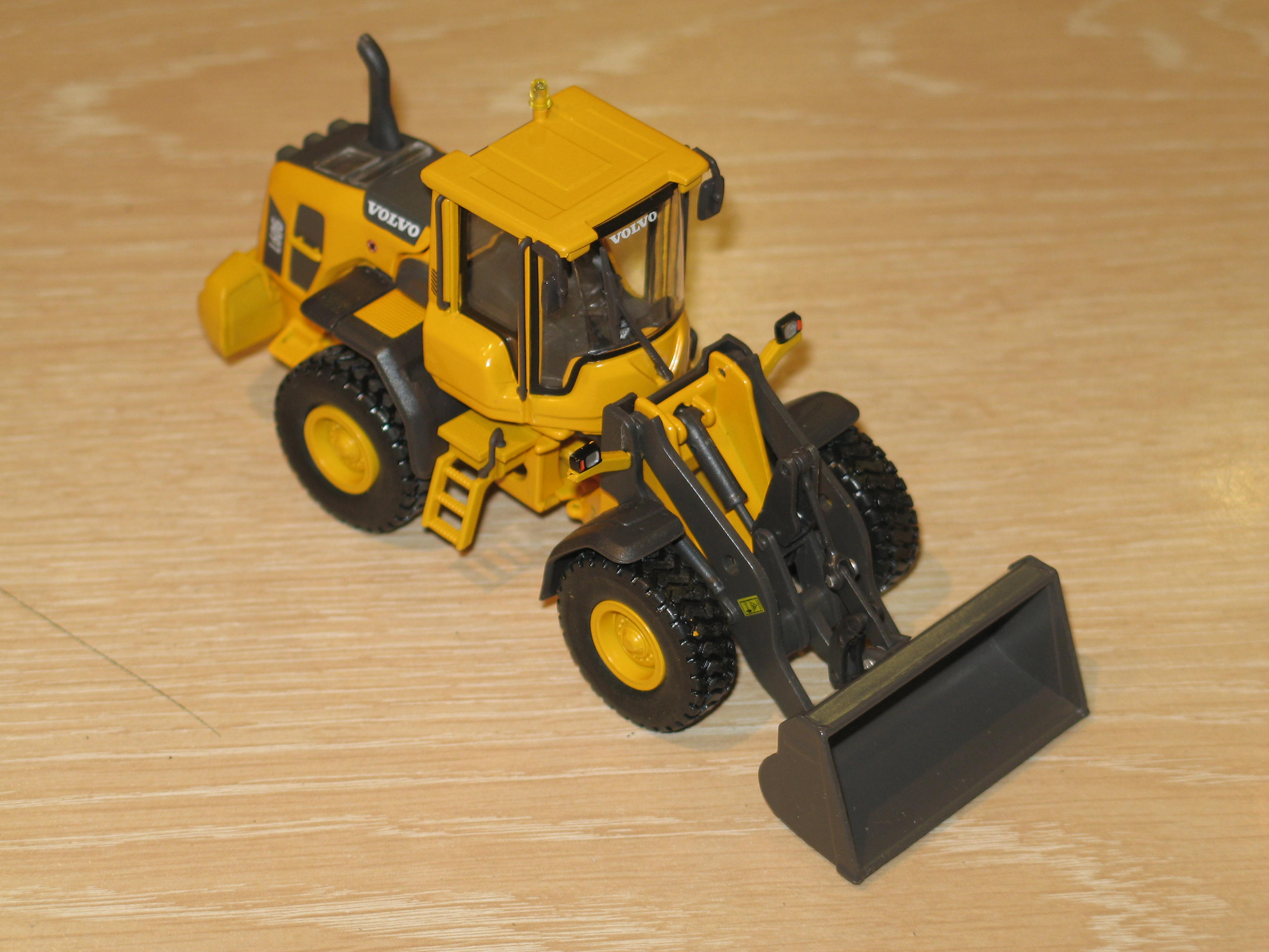 VOLVO L60G CHARGEUR 2013 MOTORART 1/50°