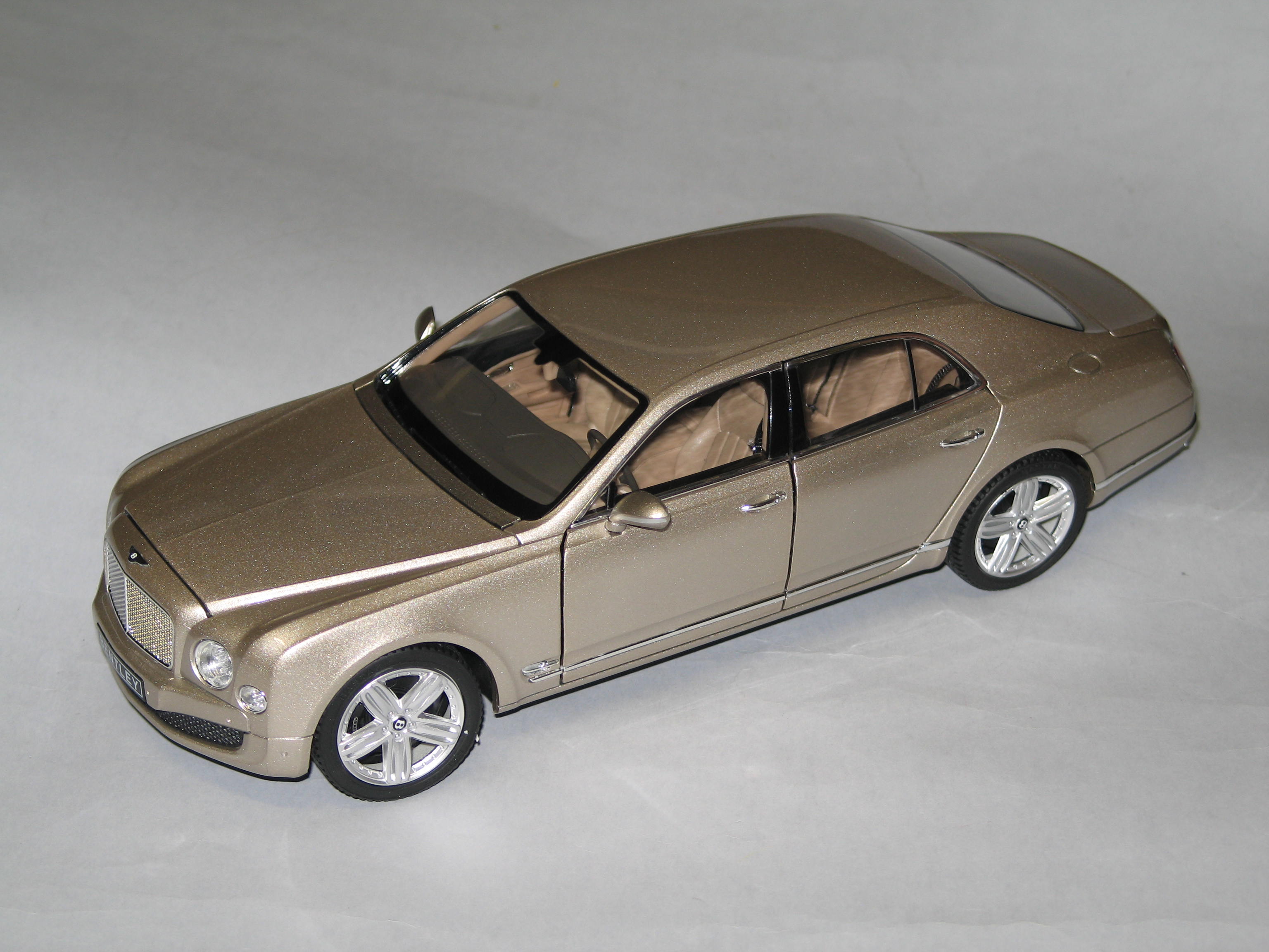 BENTLEY MULSANNE CHAMPAGNE 2010 RASTAR 1/18°