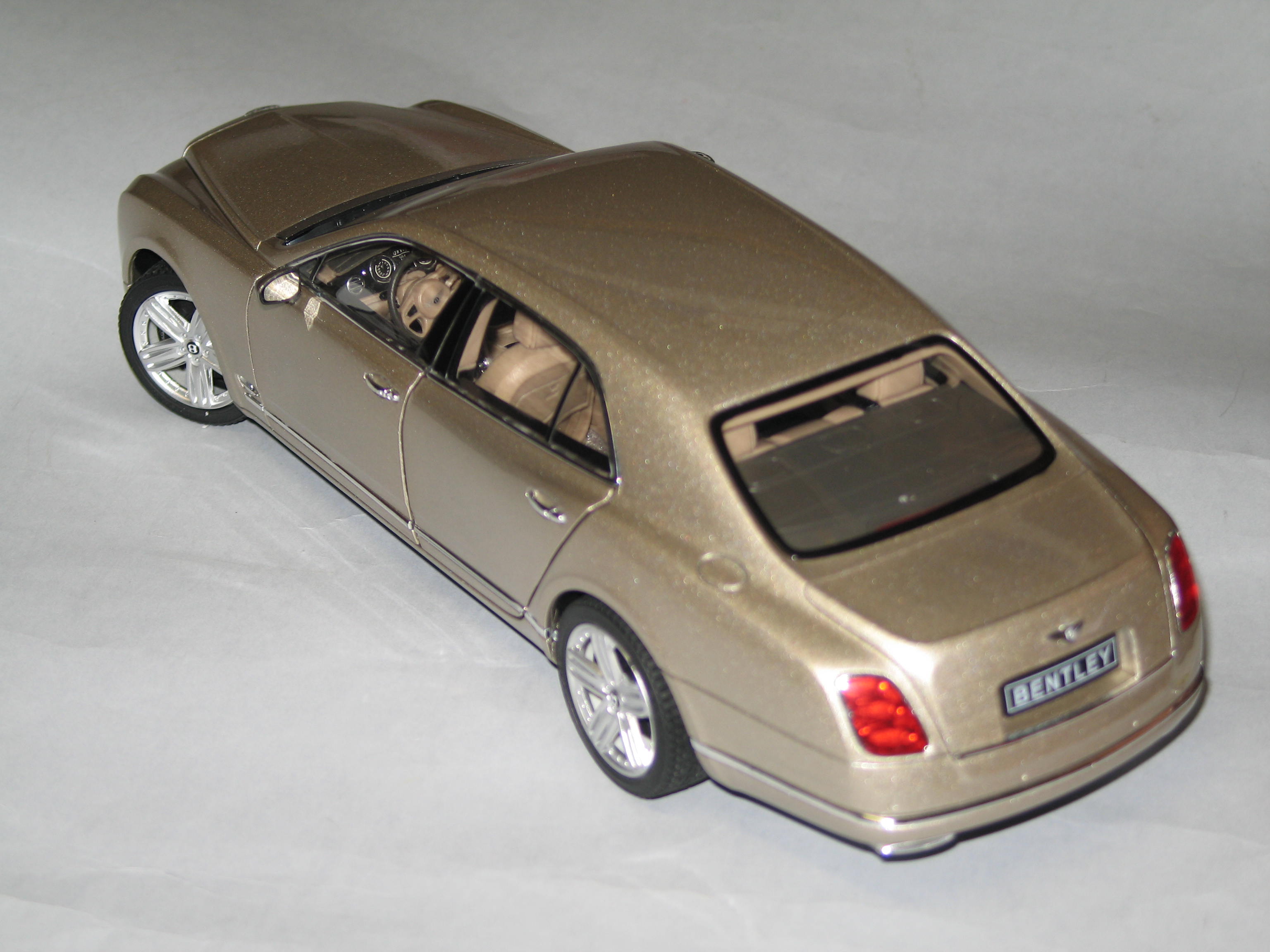 BENTLEY MULSANNE CHAMPAGNE 2010 RASTAR 1/18°