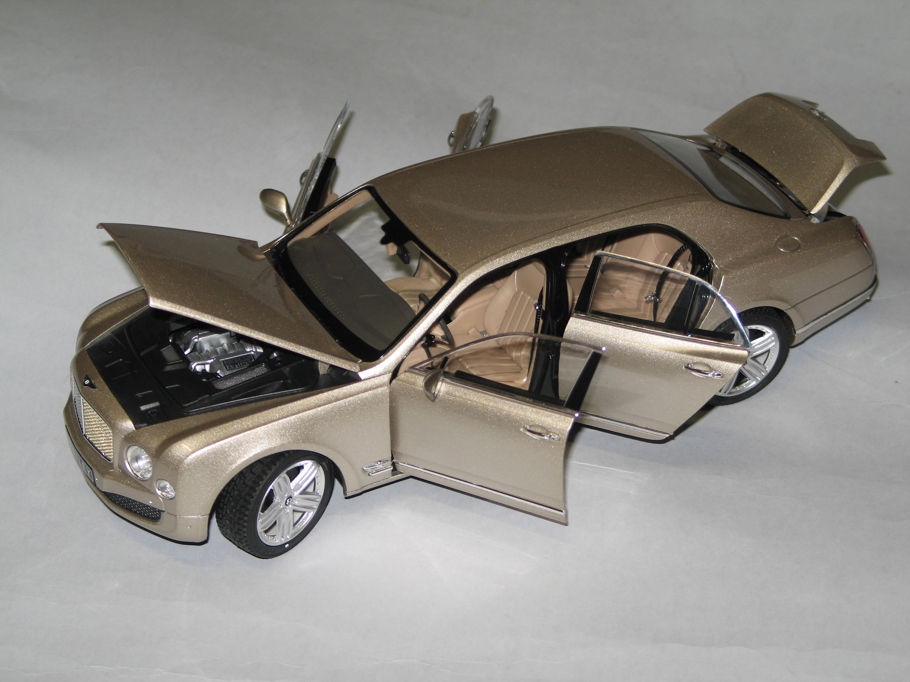 BENTLEY MULSANNE CHAMPAGNE 2010 RASTAR 1/18°