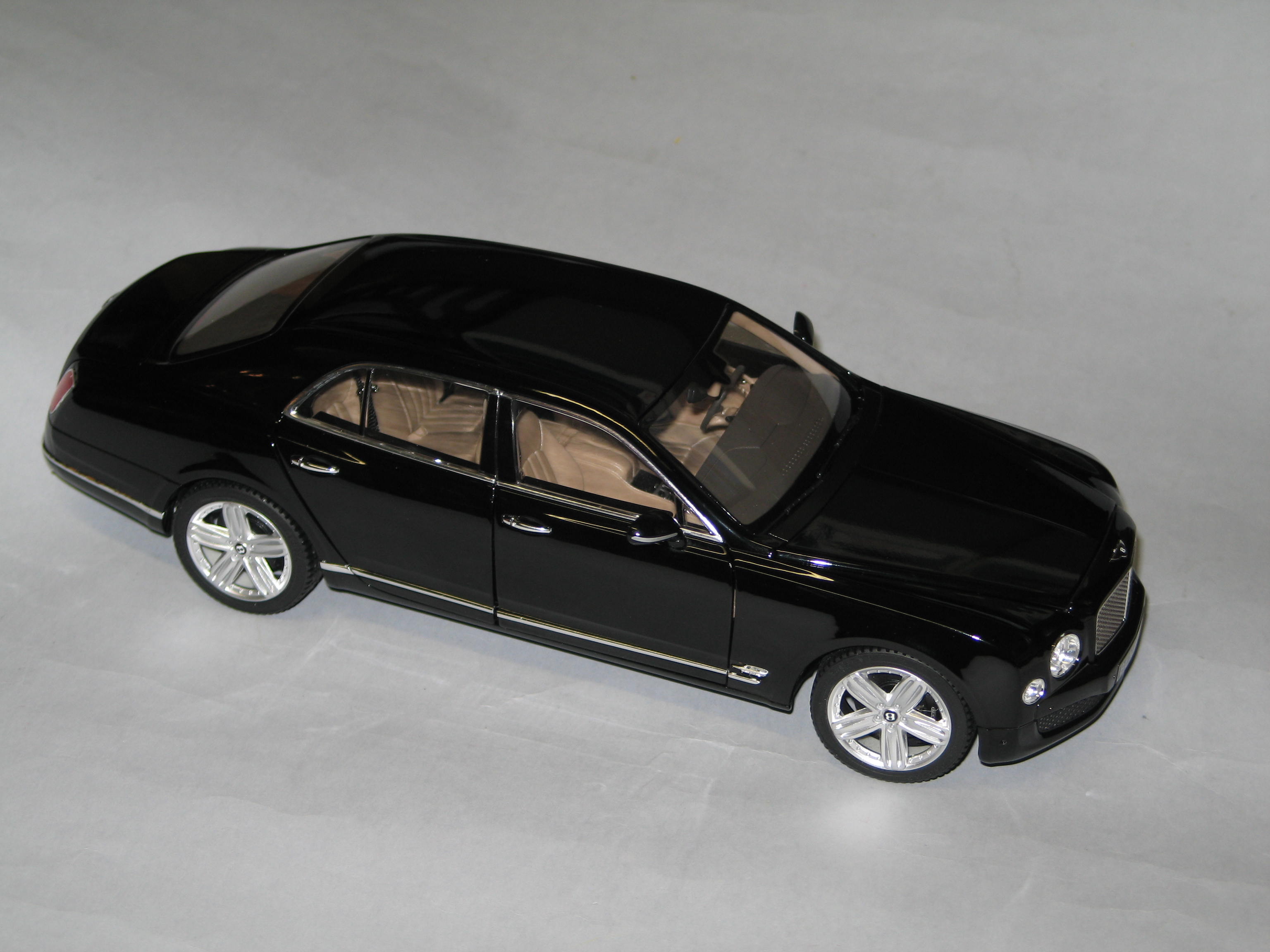 BENTLEY MULSANNE NOIR 2010 RASTAR 1/18°