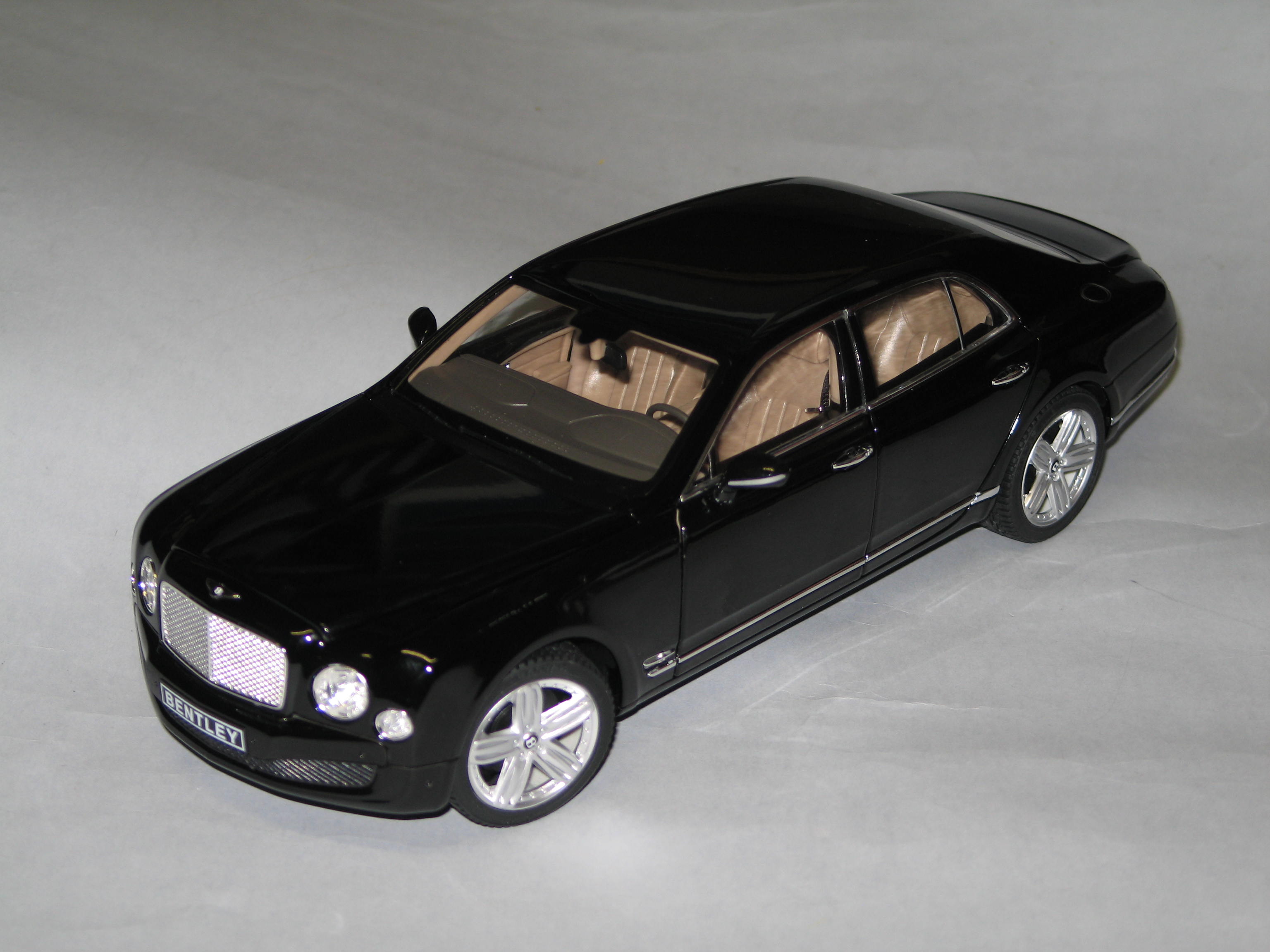 BENTLEY MULSANNE NOIR 2010 RASTAR 1/18°