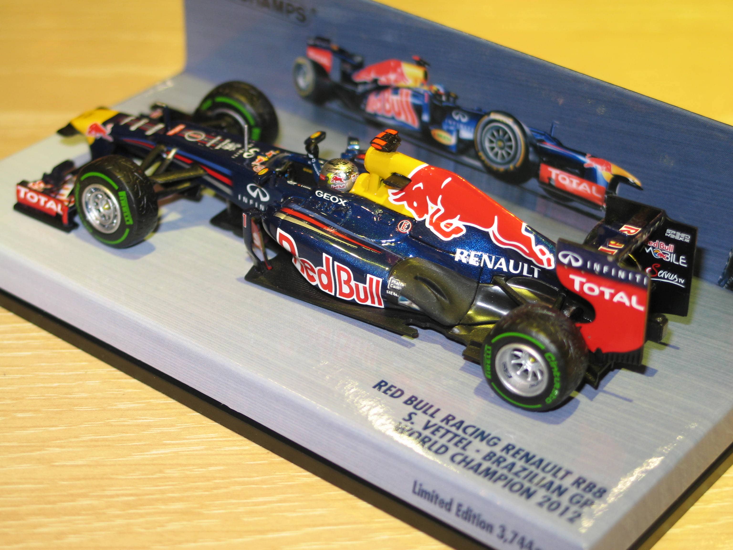 MINICHAMPS 1/43 Red Bull RB8 2012 #1 S.VETTEL レッドブル