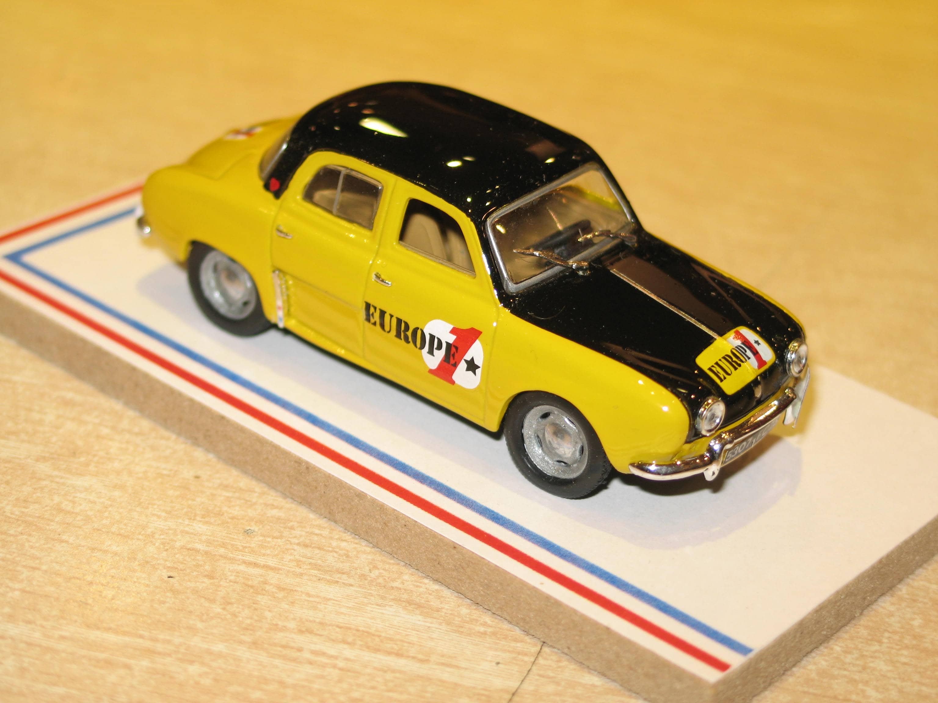 Miniature Norev – Renault Dauphine Europe 1 – Collection