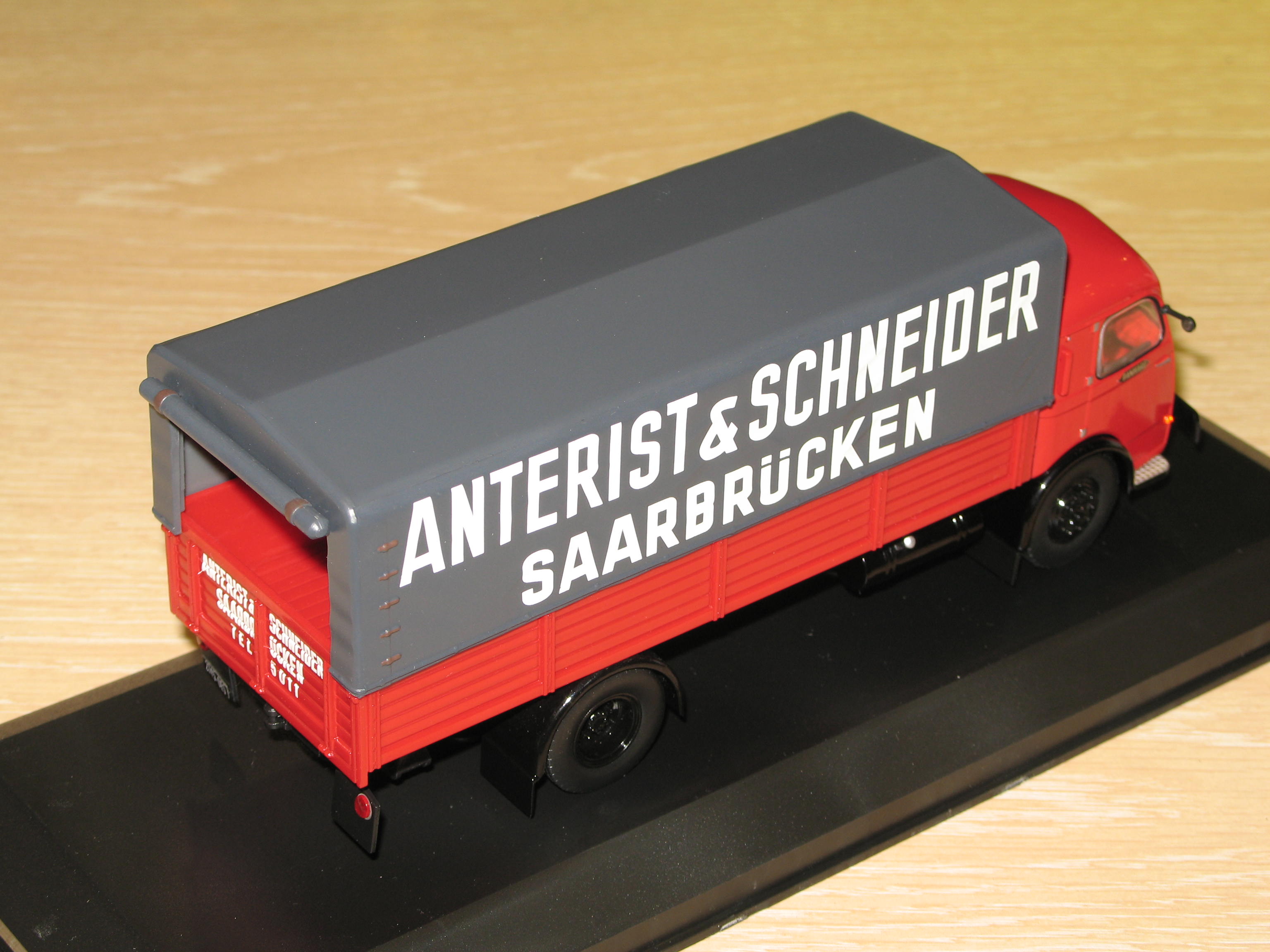 1:43 Ixo Panhard Movic Anterist & Schneider 1952 red/grey 