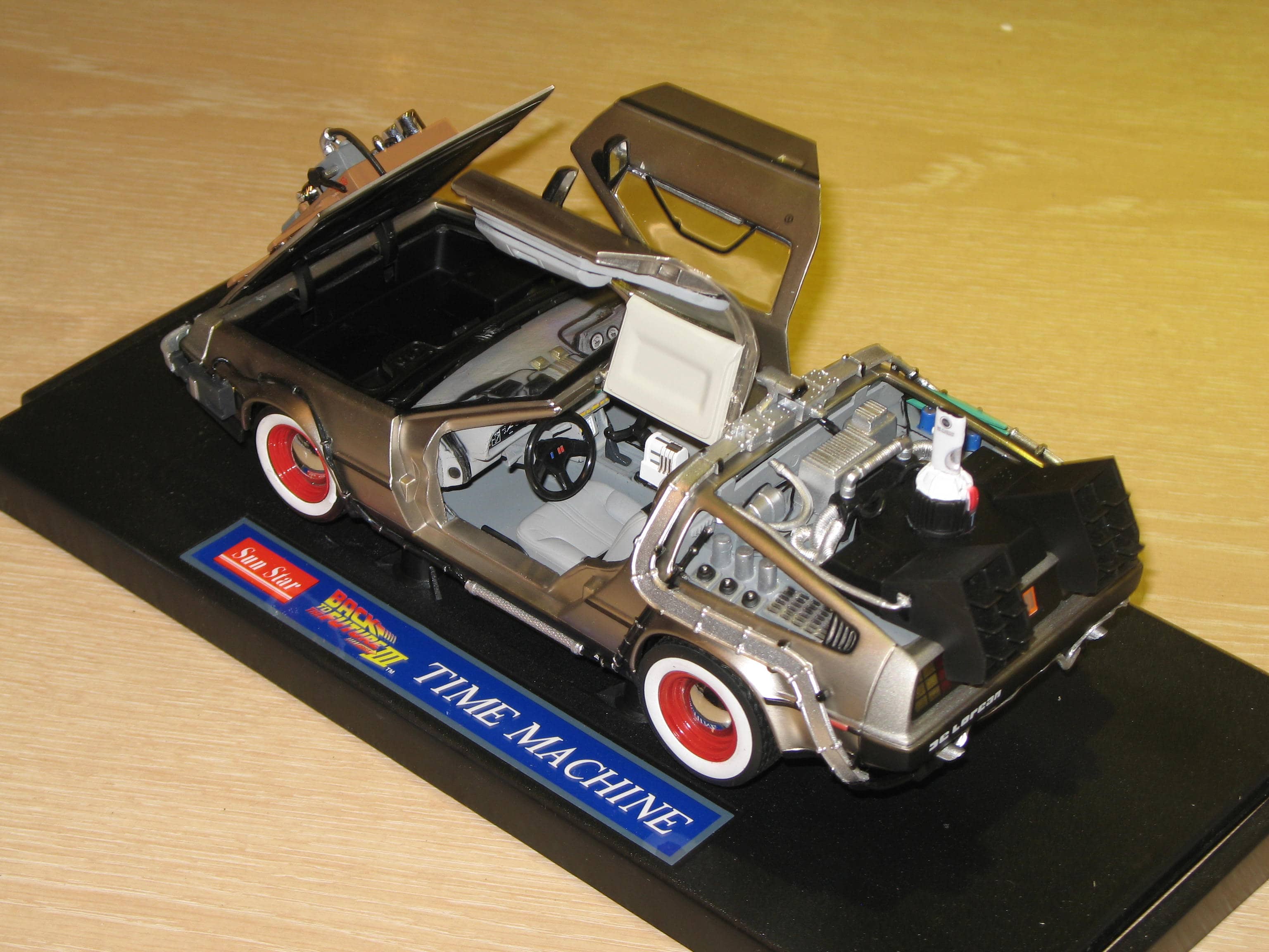 DE LOREAN BACK TO THE FUTURE PART III SUN STAR 1/18°