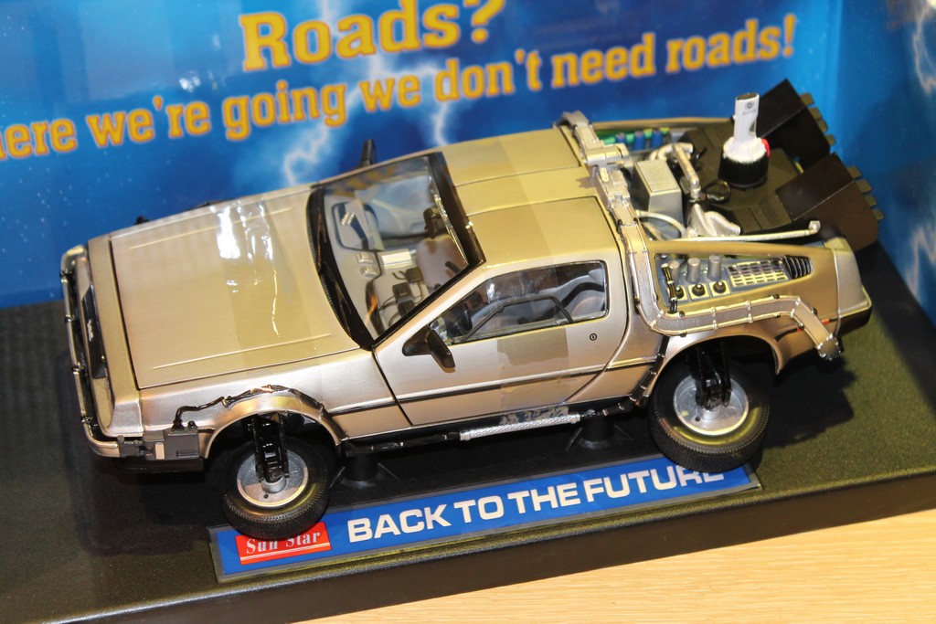 Voiture DELOREAN RailRoad RETOUR VERS LE FUTUR III en Métal au 1/18