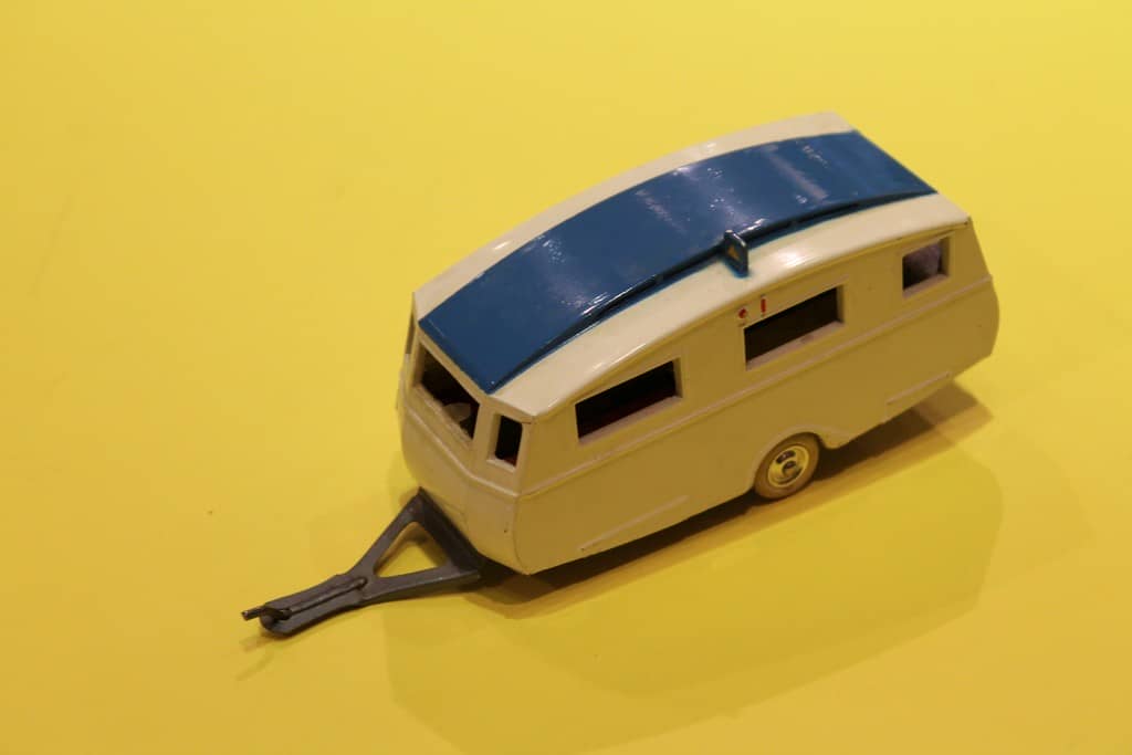 BJ402 Miniature 1/43 Caravane Bohème N126