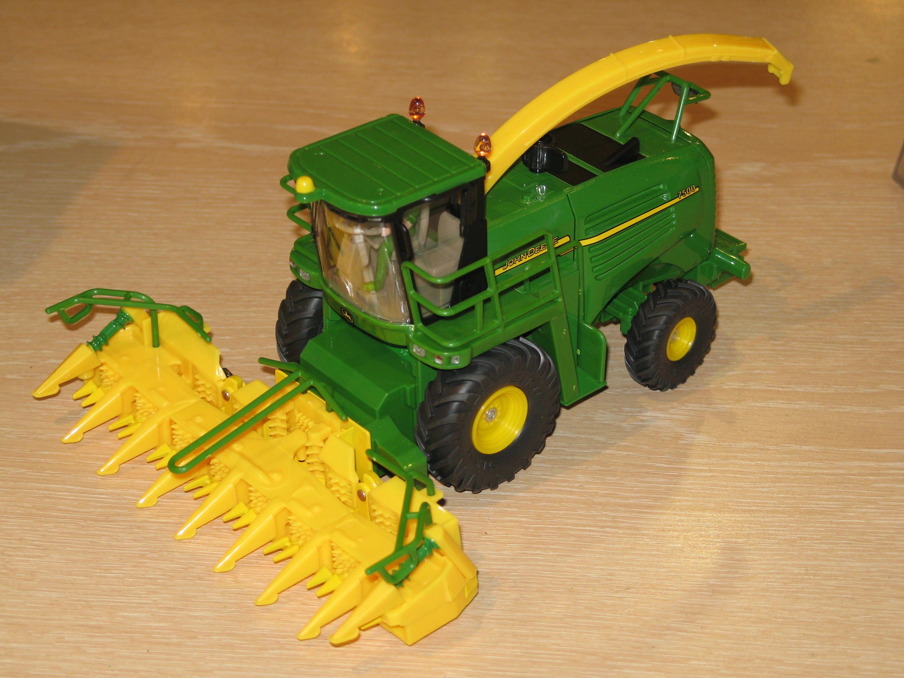 JOHN DEERE 7500 2012 SIKU 1/32°