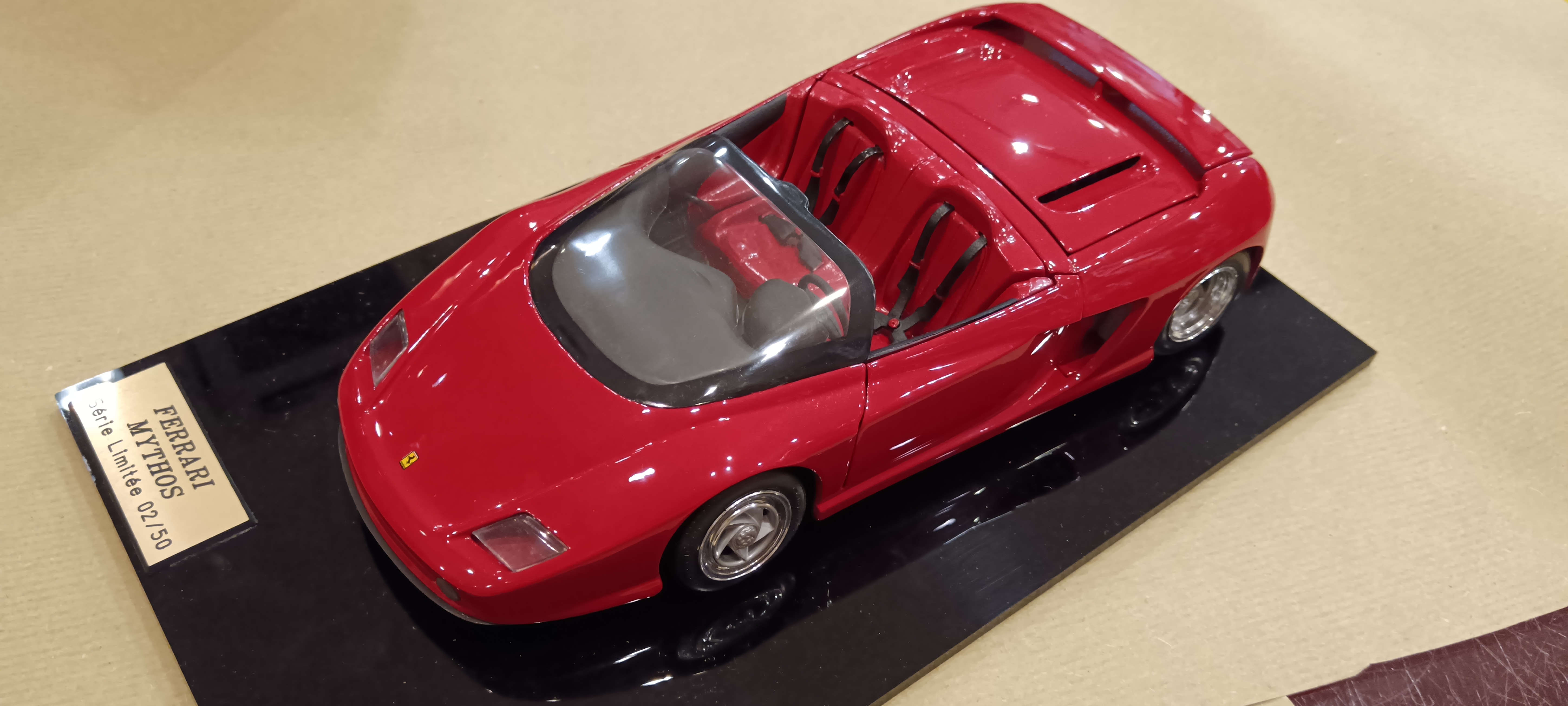 FERRARI MYTHOS 1989 FB MODEL CAR 1/18°