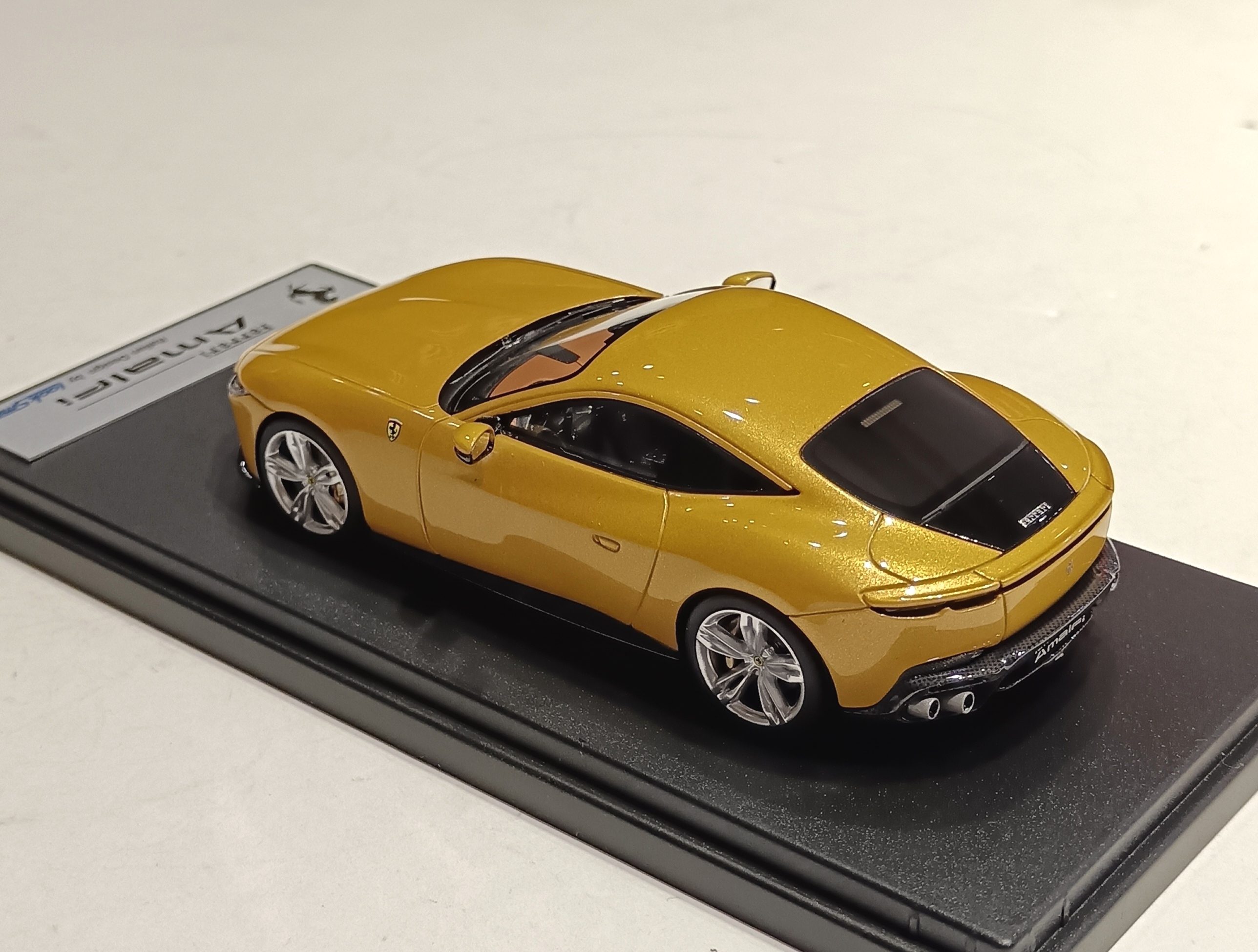 FERRARI AMALFI 2025 JAUNE "GIALLO MONTECARLO" LOOK SMART 1/43