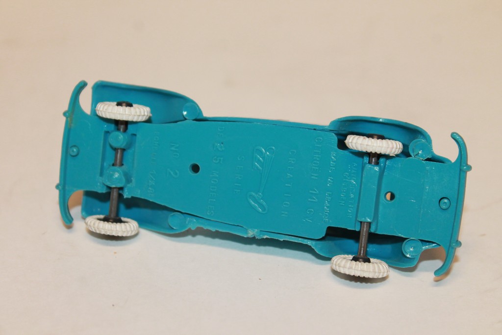 CITROEN TRACTION 11CV BLEU CLE BONUX 1/50°