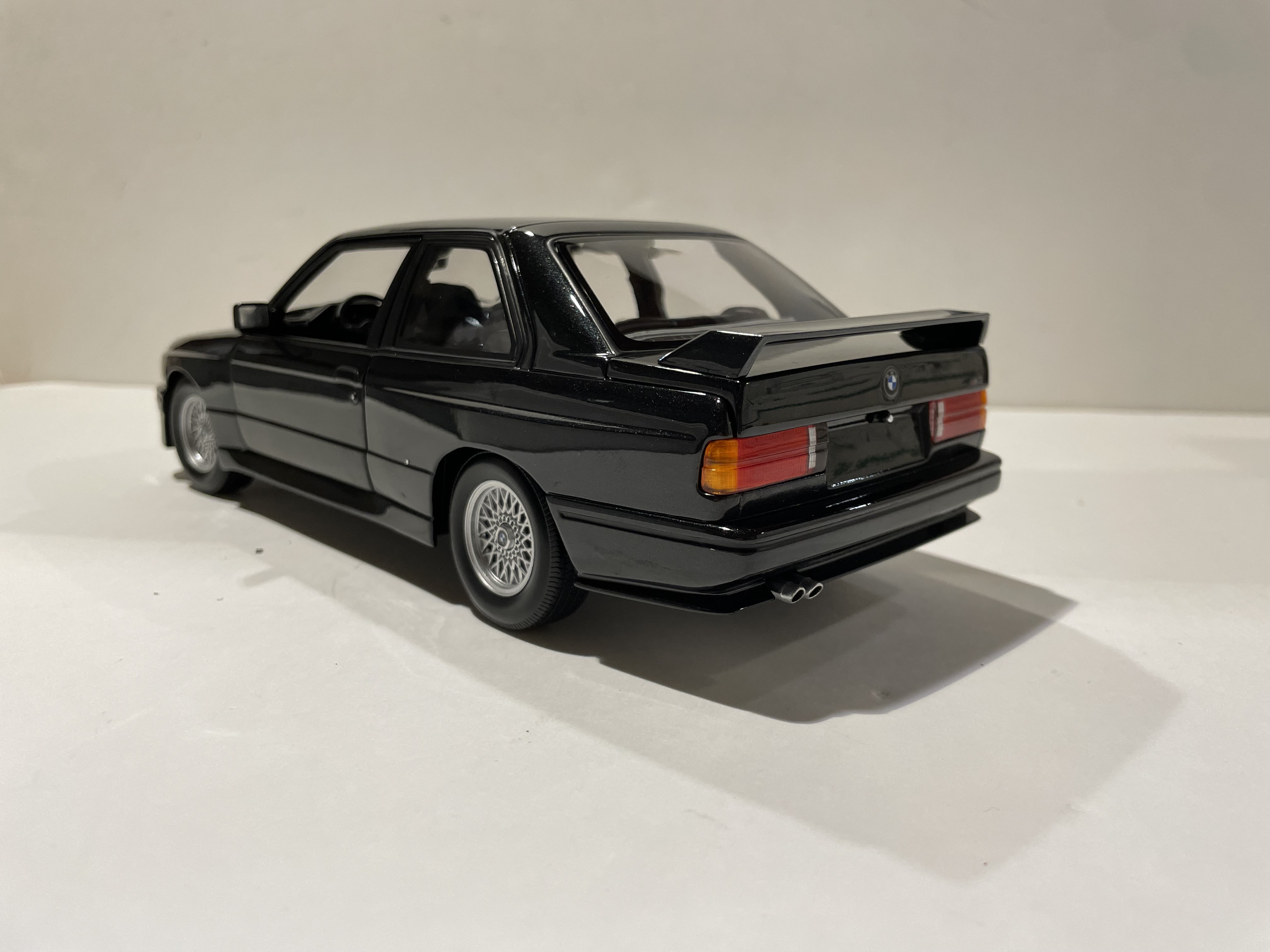 BMW M3 STREET 1987 NOIR METALLIC MINICHAMPS 1/18°