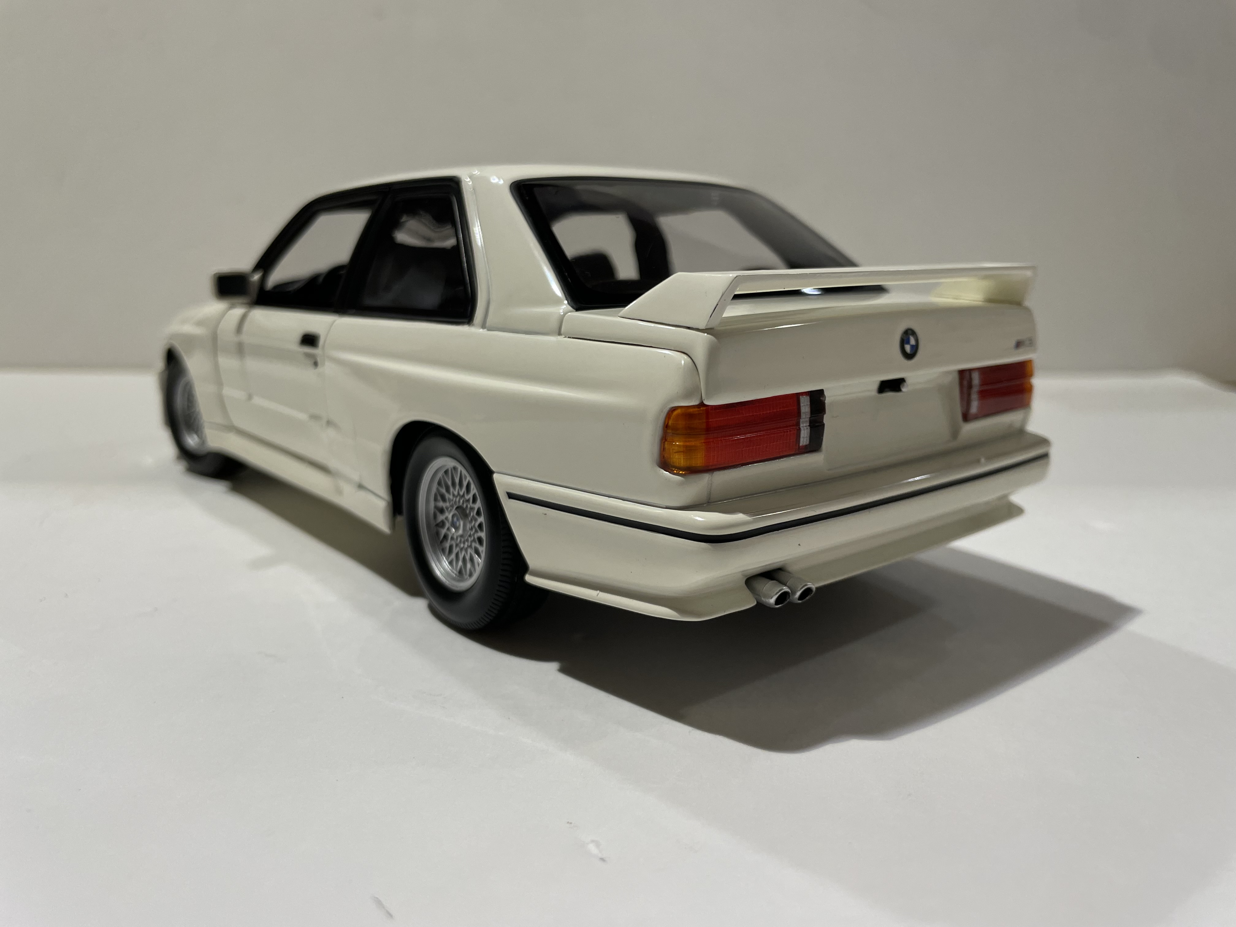 BMW M3 STREET 1987 NOIR METALLIC MINICHAMPS 1/18°