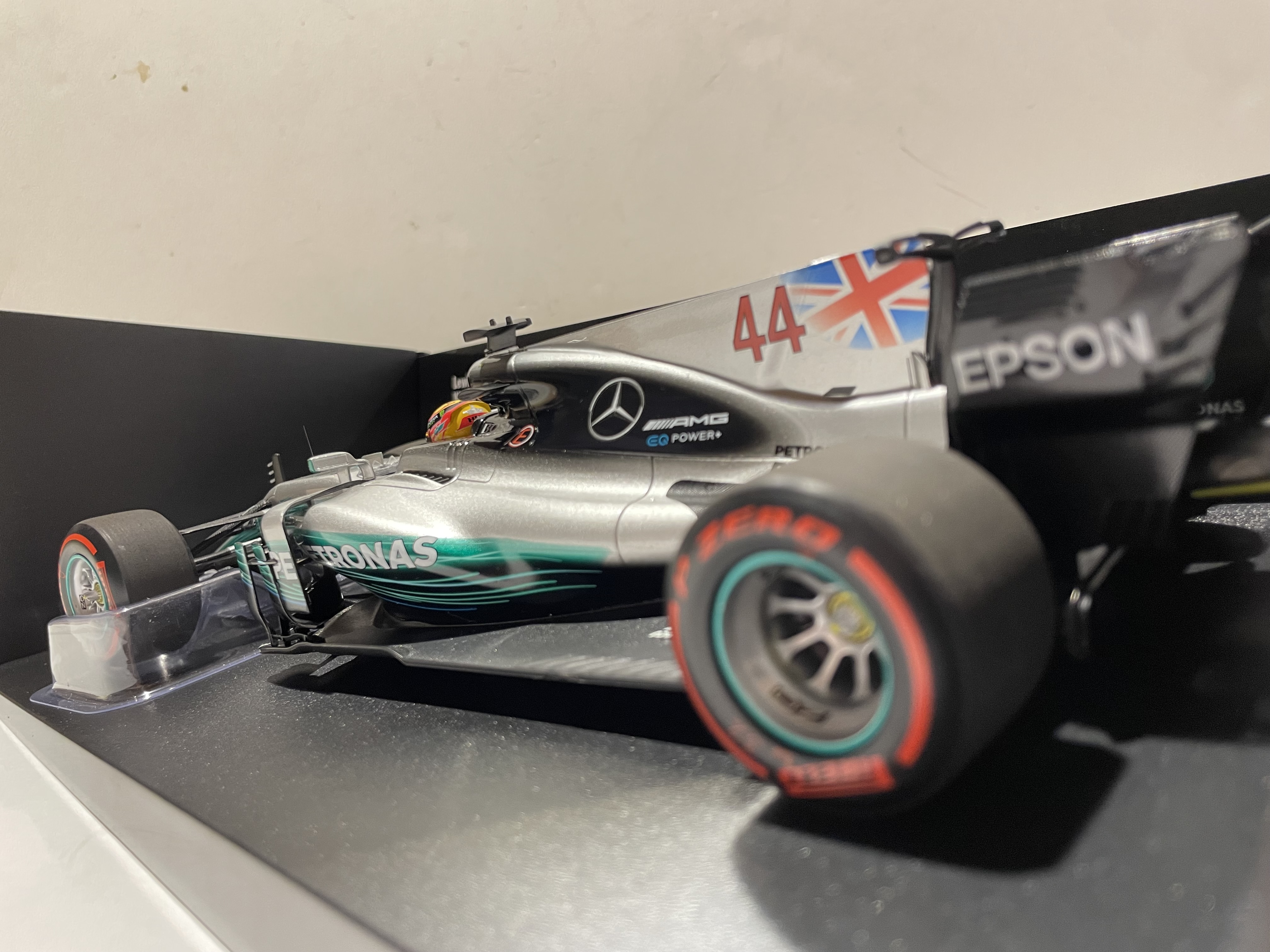 MERCEDES AMG PETRONAS FORMULA ONE TEAM F1 W08 EQ POWER+ LEWIS HAMILTON - WORLD CHAMPION 2017