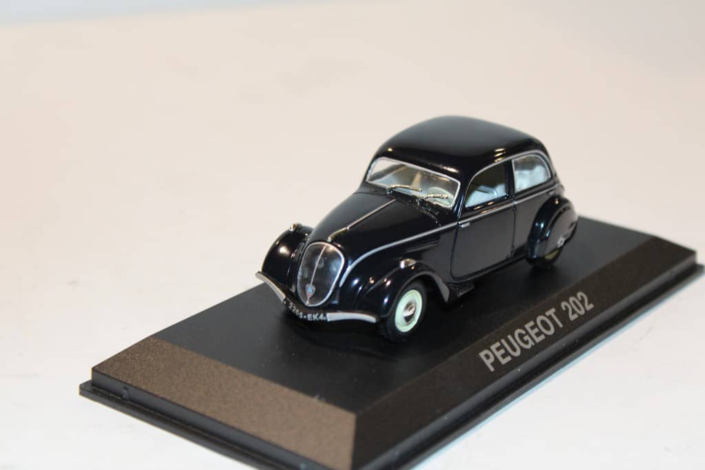 AMR 1/43 - Peugeot 202 1939 Noire - Miniature Montée En Métal Blanc - État Neuf
