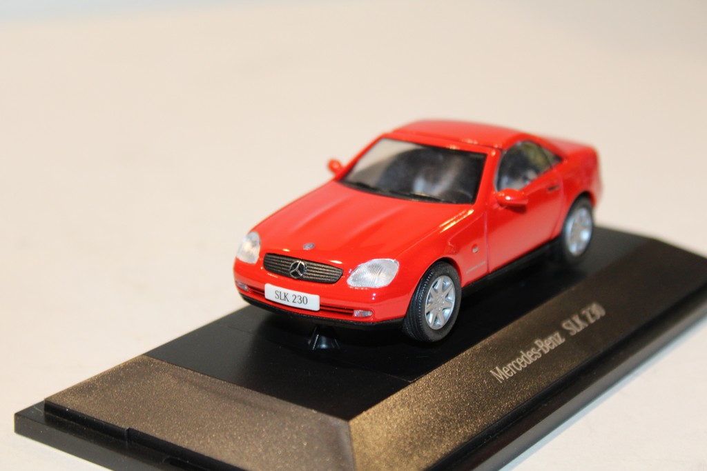 MERCEDES-BENZ SLK 230 ROUGE MODELLAUTO 1/43°