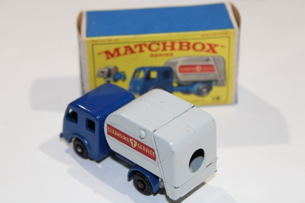 DENNIS REFUSE TRUCK - MATCHBOX 1/64