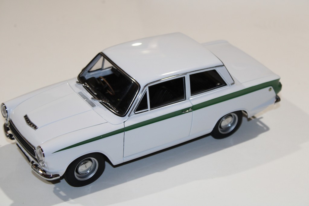 LOTUS CORTINA MKI BLANCHE AUTO ART 1/18°