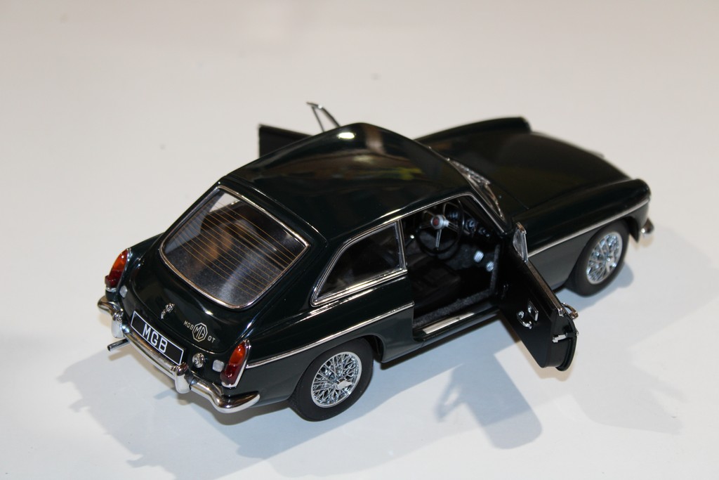 MGB GT COUPE VERT MKII 1969 AUTOART 1/18°