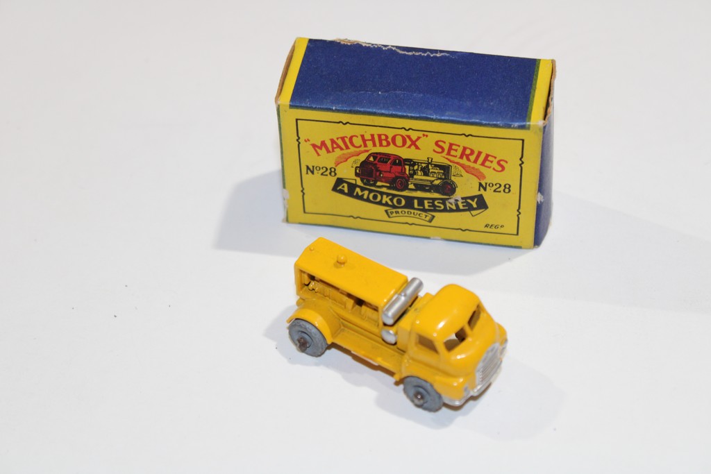 BEDFORD COMPRESSEUR MATCHBOX 1/64°